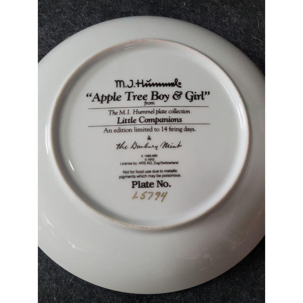 Vintage M.J. Hummel “Apple Tree Boy and Girl” Plate L5794 - Picture 3 of 4